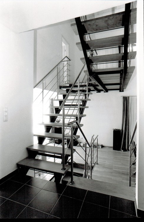 Split Leveltreppe mit VA Geländer